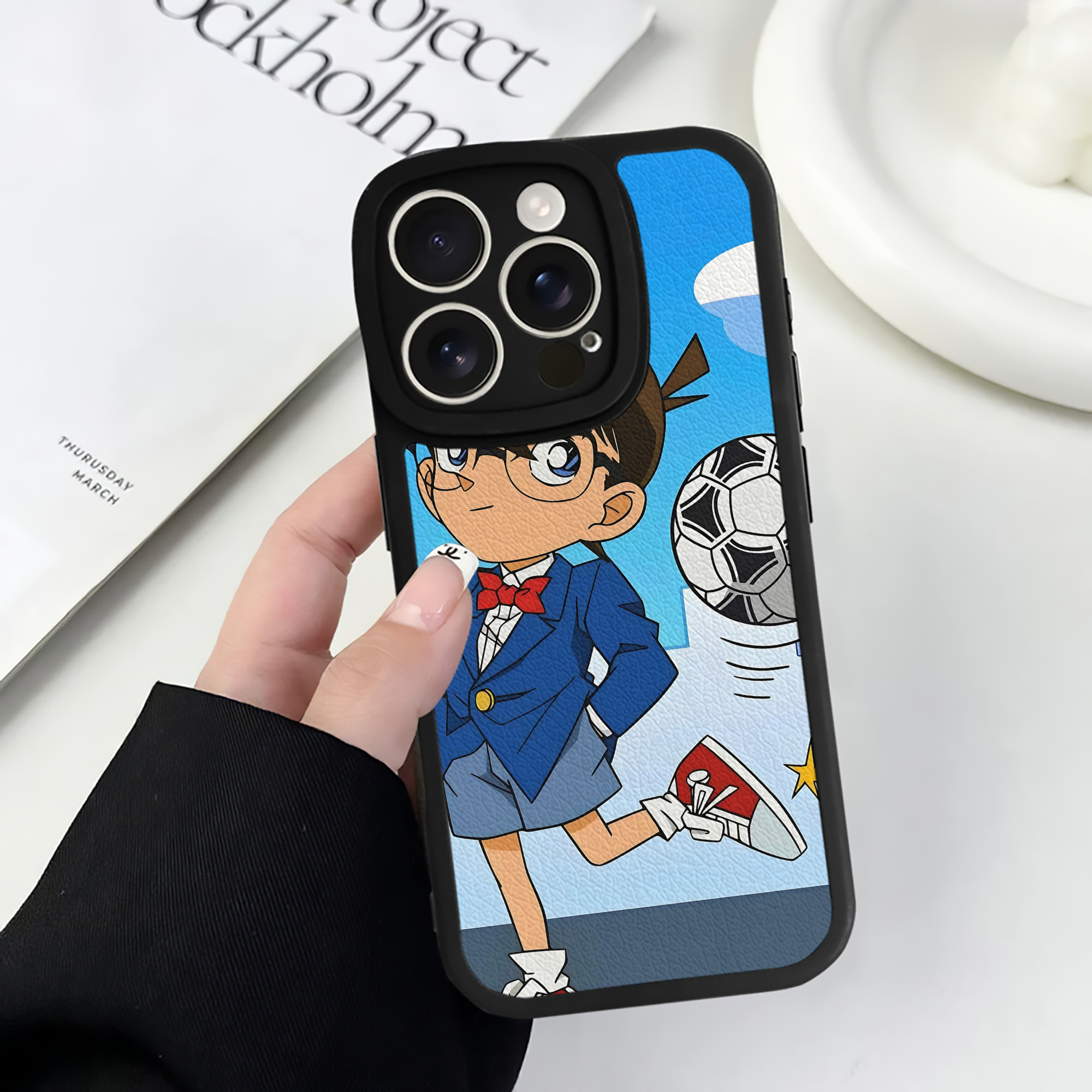 （画像用） 名探偵コナン Detective Conan 【iPhone 16シリーズ対応】シリコンスマホケース（レザー調） 材質：シリコン